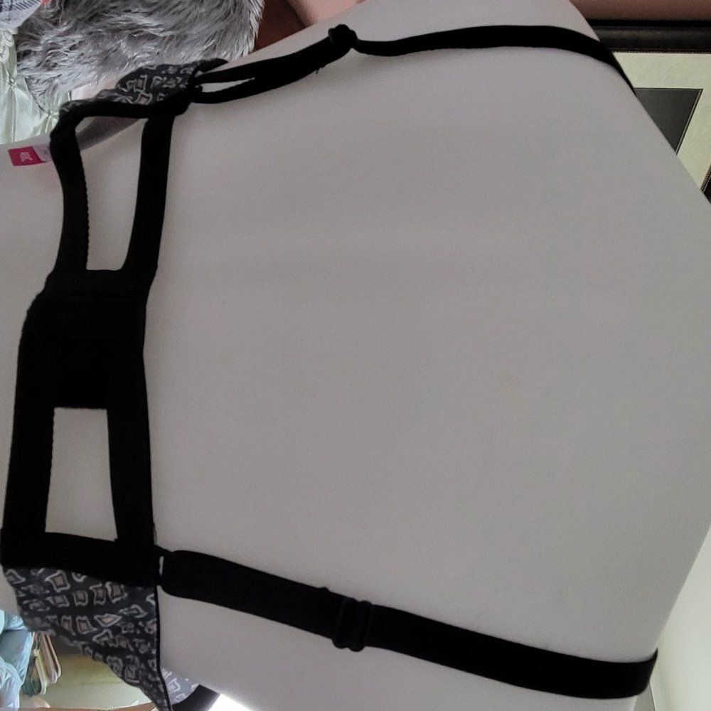 No Boundaries Black Cross My Heart Bra Size 40C - Picture 2 of 4
